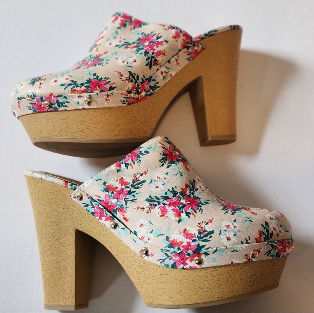 Report Floral Platform Clog